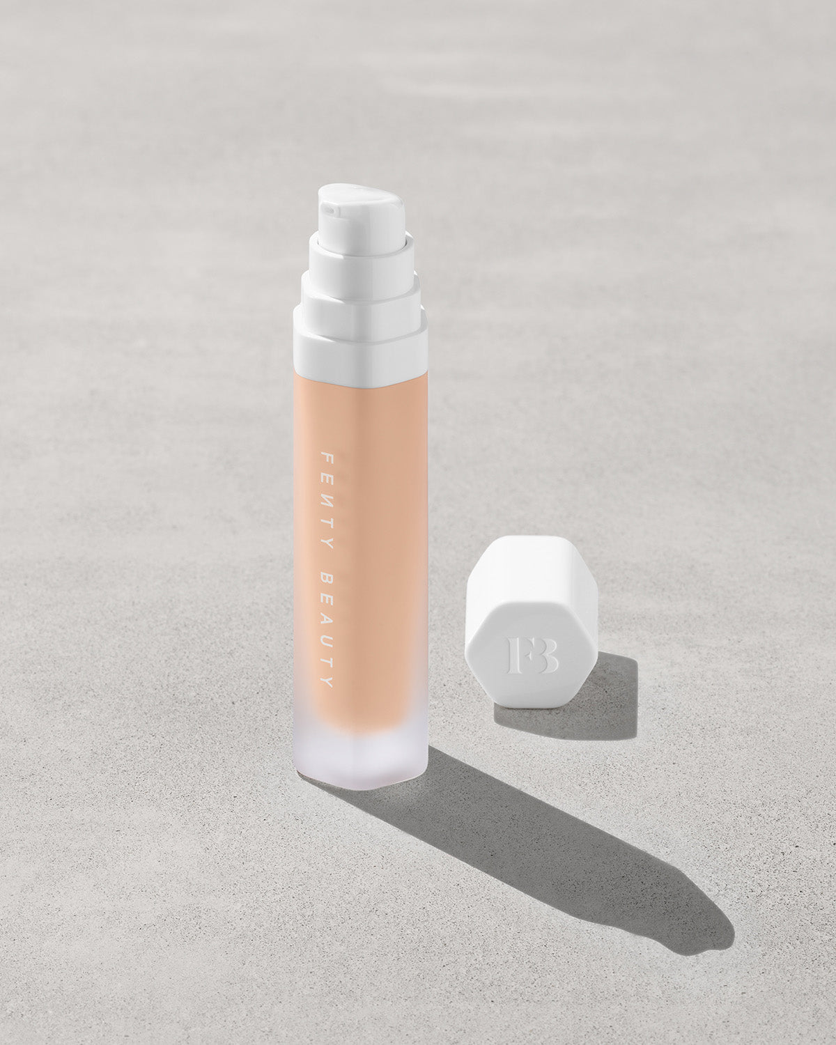 Soft'lit Naturally Luminous Longwear Foundation — 260
