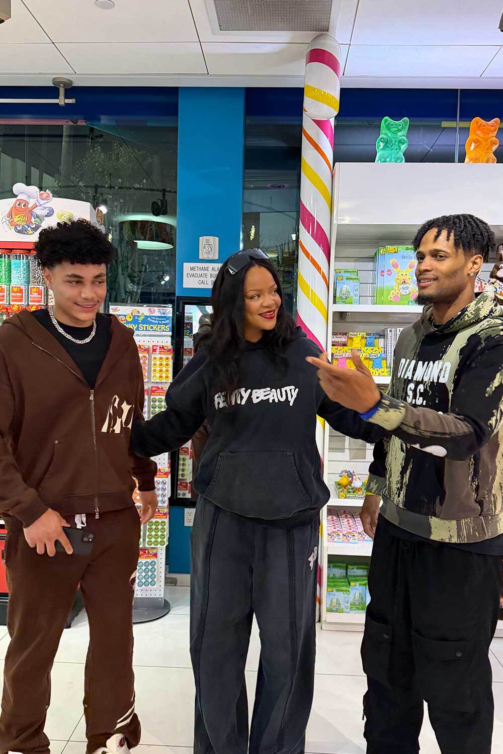 Fenty Beauty Oversized Unisex Straight Leg Sweatpants — M